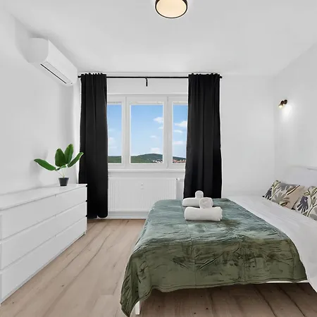 Horizon For 6 - Spacious & Quiet 公寓 布拉迪斯拉发